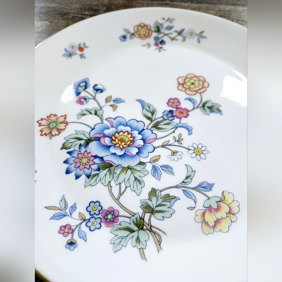 Vintage Royal Albert New Romance Hidden Valley 10.5" Dinner Plate - Picture 3 of 7